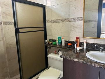 VENTA DE HERMOSA Y AMPLIA VILLA EN VIA A SAMBORONDON PRIMEROS KILOMETROS