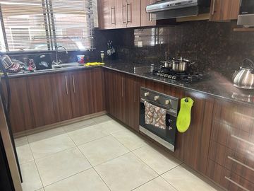 VENTA DE HERMOSA Y AMPLIA VILLA EN VIA A SAMBORONDON PRIMEROS KILOMETROS