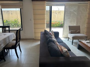 VENTA DE HERMOSA Y AMPLIA VILLA EN VIA A SAMBORONDON PRIMEROS KILOMETROS