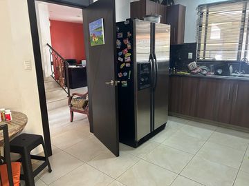 VENTA DE HERMOSA Y AMPLIA VILLA EN VIA A SAMBORONDON PRIMEROS KILOMETROS