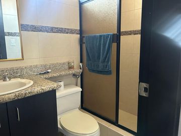 VENTA DE HERMOSA Y AMPLIA VILLA EN VIA A SAMBORONDON PRIMEROS KILOMETROS