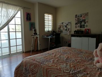 HERMOSA RESIDENCIA EN BUGAMBILIAS 2DA SECCIÓN