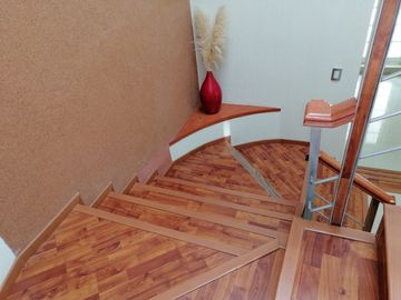 HERMOSA RESIDENCIA EN BUGAMBILIAS 2DA SECCIÓN
