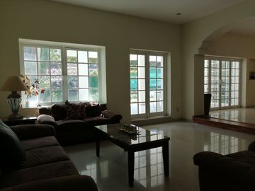 HERMOSA RESIDENCIA EN BUGAMBILIAS 2DA SECCIÓN