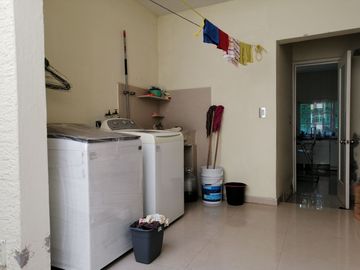 HERMOSA RESIDENCIA EN BUGAMBILIAS 2DA SECCIÓN