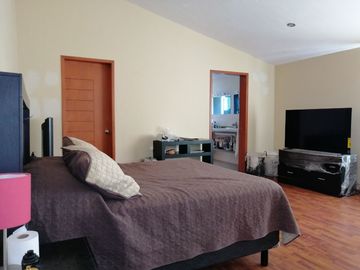 HERMOSA RESIDENCIA EN BUGAMBILIAS 2DA SECCIÓN