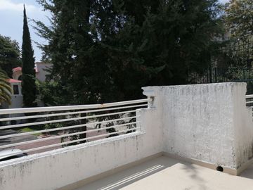 HERMOSA RESIDENCIA EN BUGAMBILIAS 2DA SECCIÓN