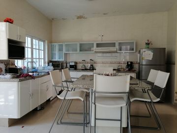 HERMOSA RESIDENCIA EN BUGAMBILIAS 2DA SECCIÓN