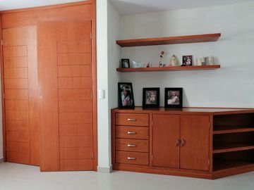 HERMOSA RESIDENCIA EN BUGAMBILIAS 2DA SECCIÓN
