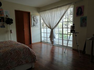HERMOSA RESIDENCIA EN BUGAMBILIAS 2DA SECCIÓN
