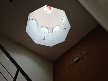 HERMOSA RESIDENCIA EN BUGAMBILIAS 2DA SECCIÓN