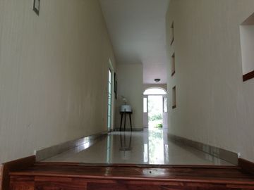 HERMOSA RESIDENCIA EN BUGAMBILIAS 2DA SECCIÓN