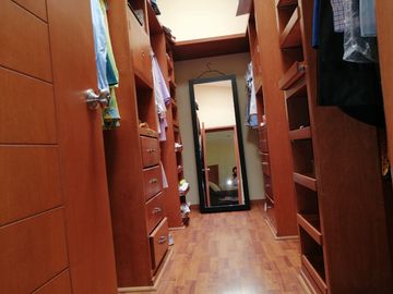 HERMOSA RESIDENCIA EN BUGAMBILIAS 2DA SECCIÓN