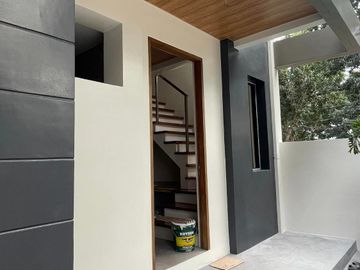 FOR SALE TWO STOREY MODERN HOUSE IN MABALACAT NEAR SNR  DAU AND NLEX