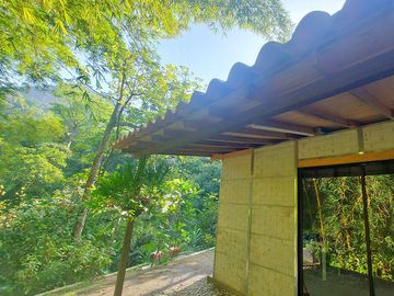 Finca Venta en Minca, 1 hectárea con Riachuelo, Sobre la Vía - Santa Marta