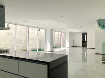Venta exclusiva residencia en altozano con amplio terreno de 297 m