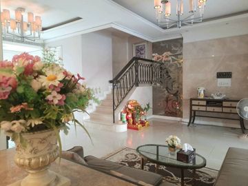 หมู่บ้านกลางกรุง ทาวน์โฮม 4 ชั้น สาธร-เจริญราษฏร์ พร้อมอยู่  4 ชั้น 24 ตร.วา 4 นอน,3 น้ำ ตกแต่งบางส่วน ห้องครัว ห้องทานข้าว ส่วนรับแขก    รายละเอียด ใ