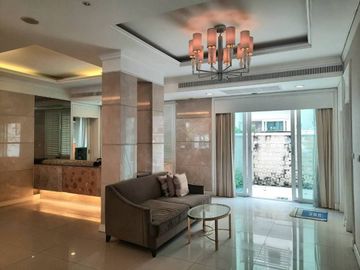 หมู่บ้านกลางกรุง ทาวน์โฮม 4 ชั้น สาธร-เจริญราษฏร์ พร้อมอยู่  4 ชั้น 24 ตร.วา 4 นอน,3 น้ำ ตกแต่งบางส่วน ห้องครัว ห้องทานข้าว ส่วนรับแขก    รายละเอียด ใ