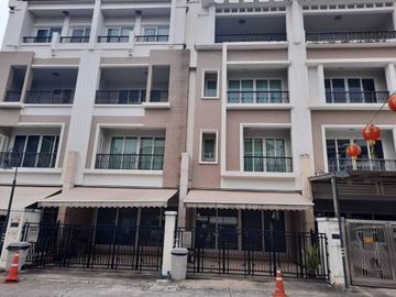 หมู่บ้านกลางกรุง ทาวน์โฮม 4 ชั้น สาธร-เจริญราษฏร์ พร้อมอยู่  4 ชั้น 24 ตร.วา 4 นอน,3 น้ำ ตกแต่งบางส่วน ห้องครัว ห้องทานข้าว ส่วนรับแขก    รายละเอียด ใ