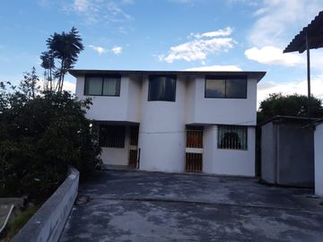 Vendo casa de 200M2 con terreno de 6.400M2 en Guayllabamba
