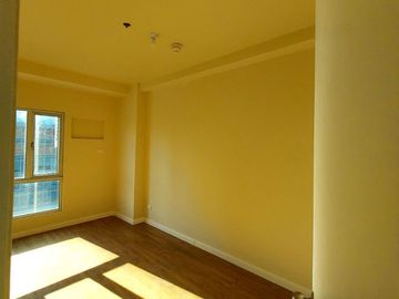 reopened 2br loft type condo for sale in BGC, Avida Towers Montane accross Upwtown Mall
