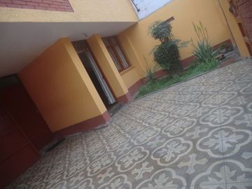 Oferta!!Vendo casa con vista a parque Maranga, amplísima !