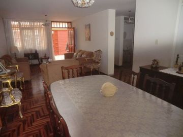 Oferta!!Vendo casa con vista a parque Maranga, amplísima !