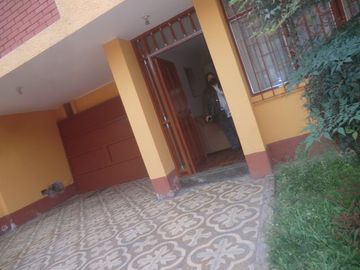 Oferta!!Vendo casa con vista a parque Maranga, amplísima !