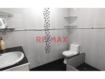 Se Vende Casa En La Urbanizacion Las Gardenias Ate $ 220000 Dolares ( Parametro Para 7 Pisos Negociable)