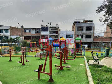 Se Vende Casa En La Urbanizacion Las Gardenias Ate $ 220000 Dolares ( Parametro Para 7 Pisos Negociable)