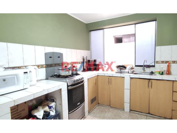 Se Vende Casa En La Urbanizacion Las Gardenias Ate $ 220000 Dolares ( Parametro Para 7 Pisos Negociable)