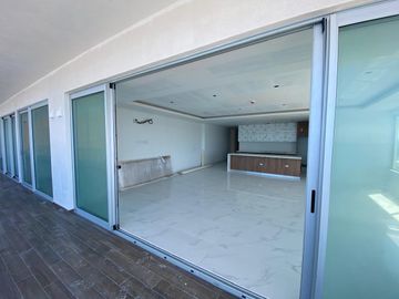 Venta de departamento a pie de playa en Mazatlán