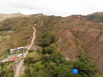 En venta terreno grande sector Cucanamá cerca del pueblo de Vilcabamba