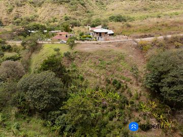 En venta terreno grande sector Cucanamá cerca del pueblo de Vilcabamba
