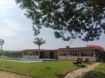 Se Vende Amplia Casa De Campo En Cañete Imperial