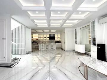 Rumah Townhouse Kemang Spek Sultan Siap Huni