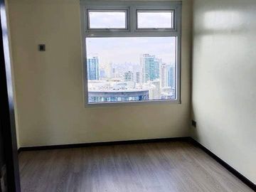RENT TO OWN Condo unit at TRION TOWERS BGC near SM AURA MOVE in as fast as 30days 800K cash out only