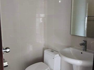 RENT TO OWN Condo unit at TRION TOWERS BGC near SM AURA MOVE in as fast as 30days 800K cash out only