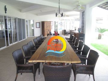 Casa grande frente al mar de Venta en Playas Villamil, Vía a Data km 8
