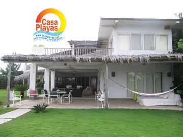 Casa grande frente al mar de Venta en Playas Villamil, Vía a Data km 8