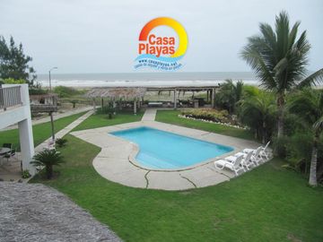 Casa grande frente al mar de Venta en Playas Villamil, Vía a Data km 8
