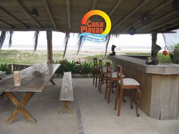 Casa grande frente al mar de Venta en Playas Villamil, Vía a Data km 8