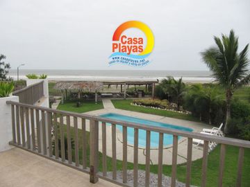 Casa grande frente al mar de Venta en Playas Villamil, Vía a Data km 8