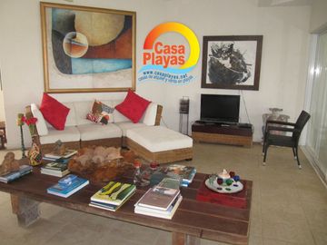 Casa grande frente al mar de Venta en Playas Villamil, Vía a Data km 8