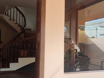 CASA INDEPENDIENTE EN VENTA. CON PISCINA EN FICOA. AMBATO