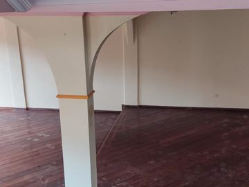CASA INDEPENDIENTE EN VENTA. CON PISCINA EN FICOA. AMBATO