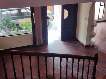 CASA INDEPENDIENTE EN VENTA. CON PISCINA EN FICOA. AMBATO