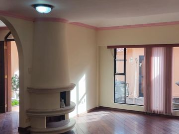 CASA INDEPENDIENTE EN VENTA. CON PISCINA EN FICOA. AMBATO