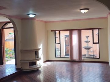 CASA INDEPENDIENTE EN VENTA. CON PISCINA EN FICOA. AMBATO