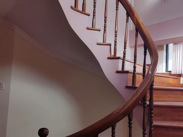 CASA INDEPENDIENTE EN VENTA. CON PISCINA EN FICOA. AMBATO